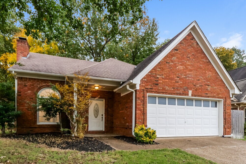 Building Photo - 2418 Lake Edge Dr