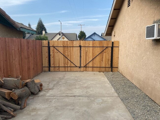 Building Photo - 2096 Alcott St