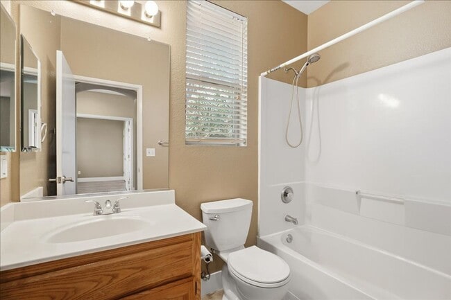 Building Photo - 3424 Babson Dr