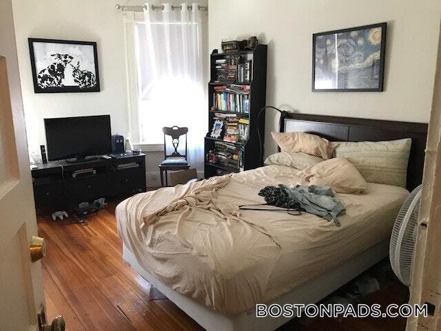 Building Photo - 1589 Beacon St