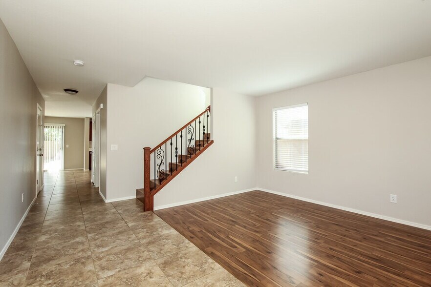 Building Photo - 12035 W Leather Ln