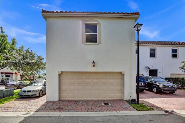 Building Photo - 9500 SW 167th Ave