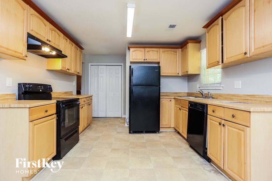 Building Photo - 6580 Short Rd