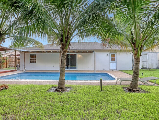 Building Photo - 9596 Richmond Cir