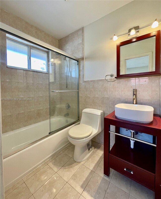 Building Photo - 562 NW 82nd Pl