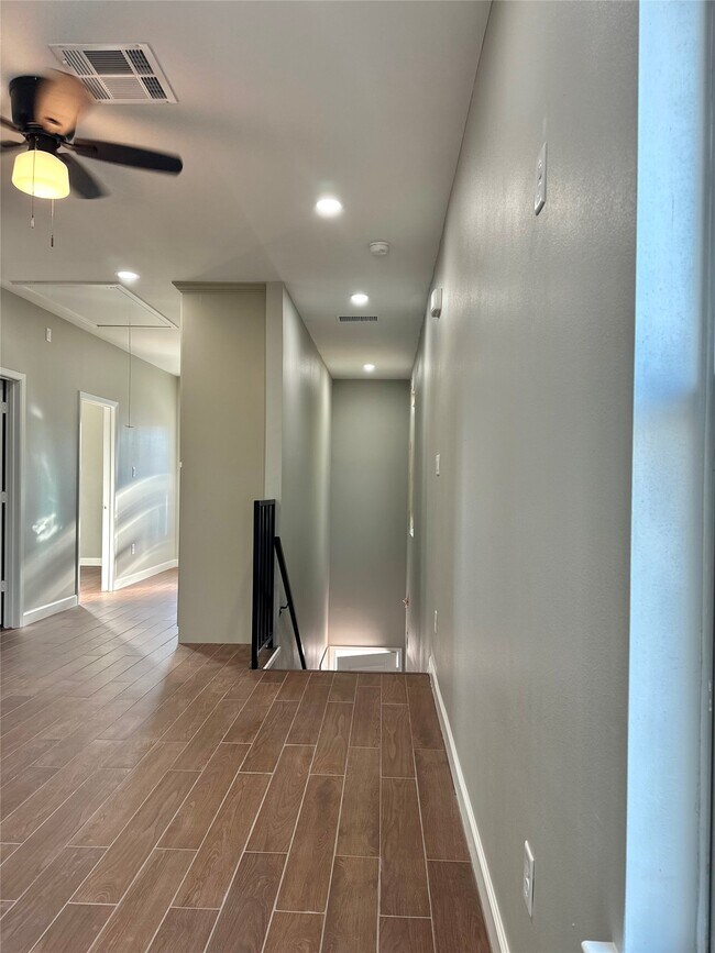 Building Photo - 8321 Coma St