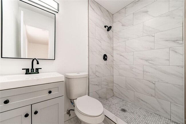 Building Photo - 1060 Mathews Ct