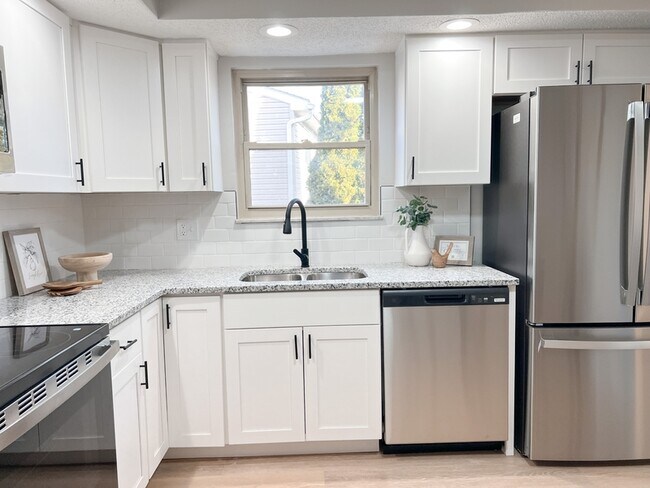 Building Photo - 7034 Rockhaven Pl