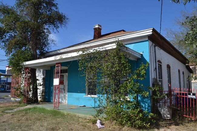 Primary Photo - 1416 Victoria St