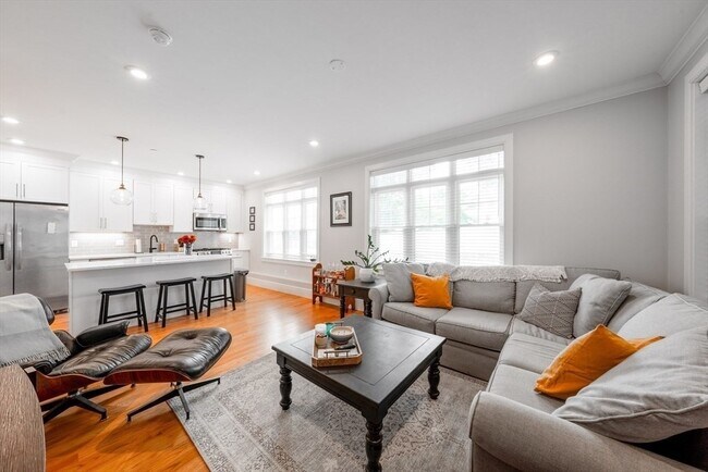 Building Photo - 315 College Farm Rd