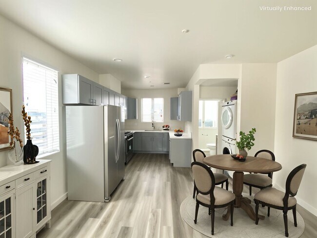 Building Photo - 2409 1/2 Ridgeley Dr