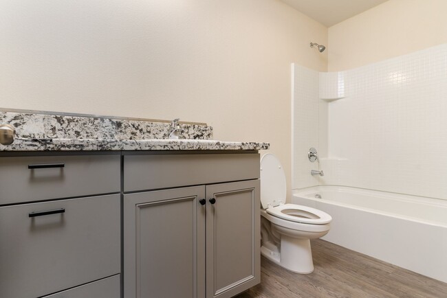 Building Photo - 2467 Oakmont Cir