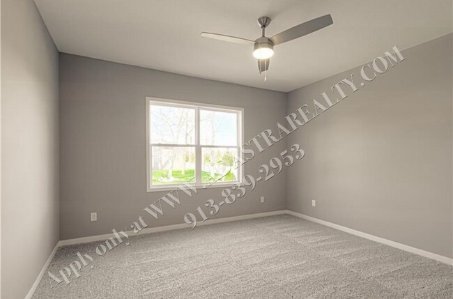 Building Photo - Brand New Townhome 3 Bed 2.5 Bath in Olath...