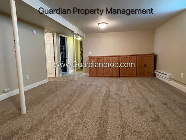 Building Photo - South Minneapolis Single Family Home, Fenc...