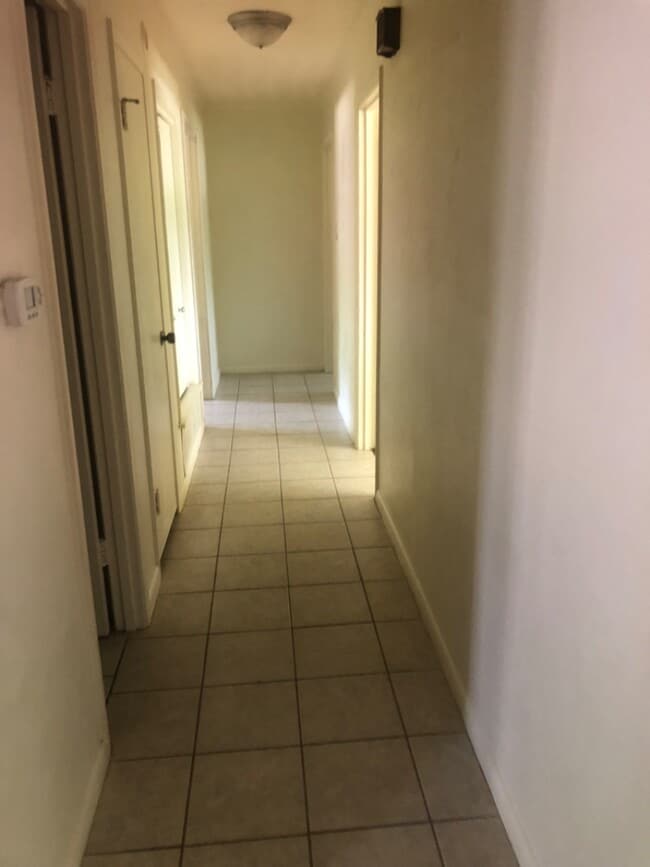 Building Photo - 297 Glendon St