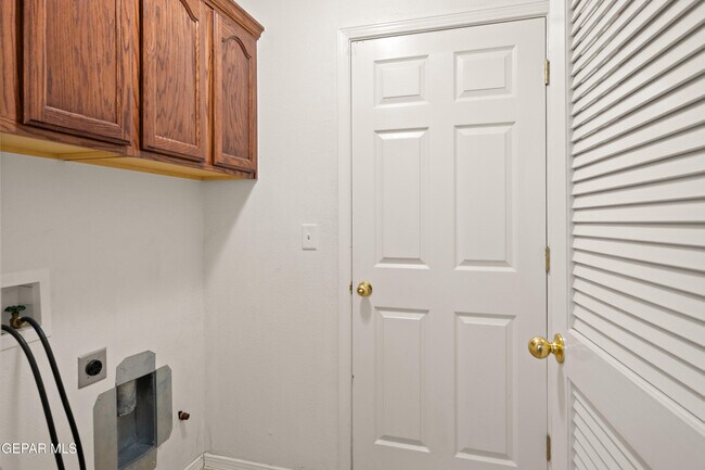 Building Photo - 5376 Jose Duran Ln