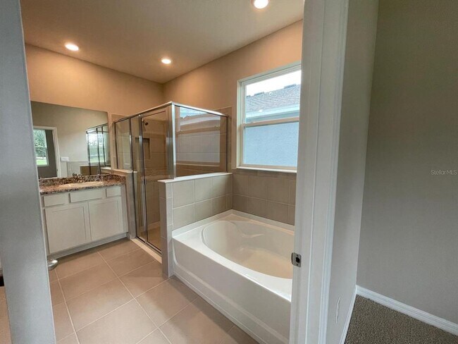 Building Photo - 4970 NW 39th Lp