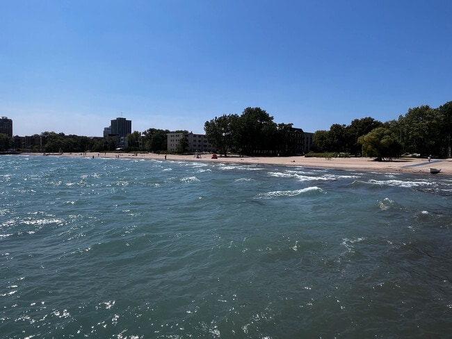 Building Photo - 1127 W Farwell Ave