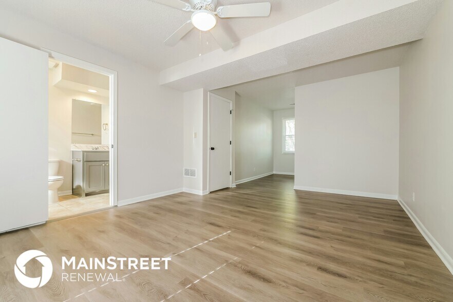 Building Photo - 303 E 11th St