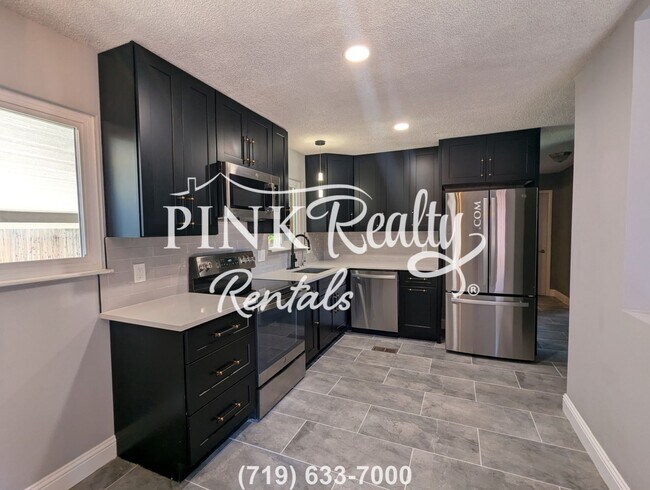 Building Photo - 2534 Ivanhoe Dr