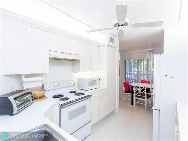 Building Photo - 7660 Trent Dr
