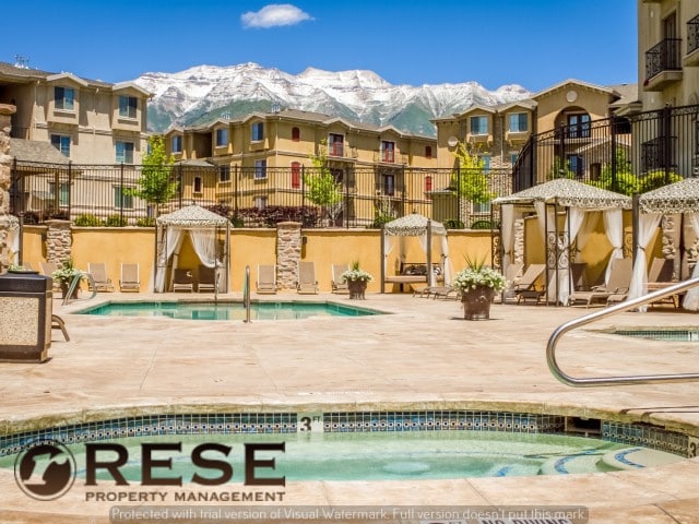 Building Photo - Beautiful Townhouse w attached 2 car garage in Orem