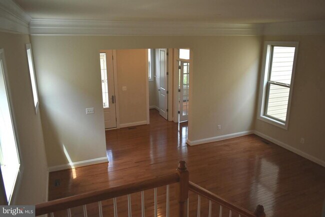 Building Photo - Luxurious Single-Family Home in Vibrant On...