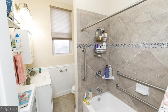 Building Photo - 1113 Clifton St NW