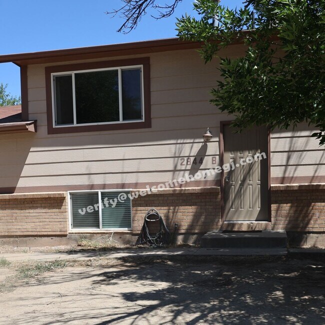 Building Photo - 2844 Lexington Ln