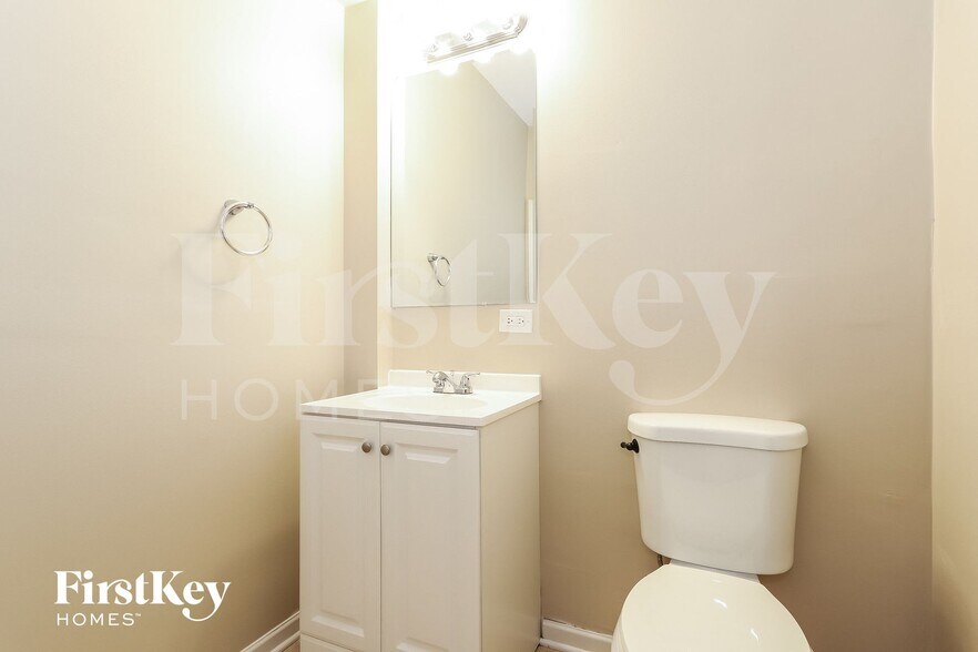 Building Photo - 217 Fairfield Dr