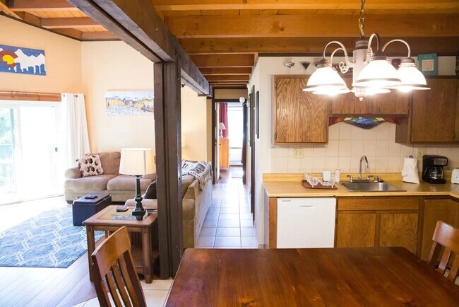 Building Photo - Winter Seasonal Rental- Treehouse H 307