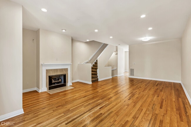 Building Photo - 530 N Peoria St