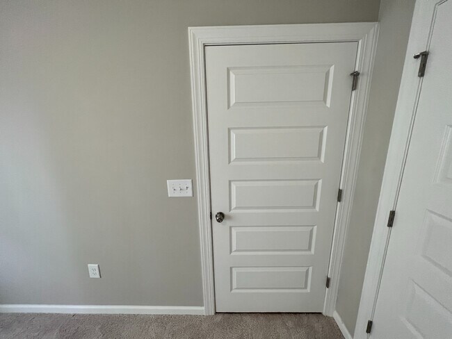 Building Photo - Room in House on Tawny View Ln