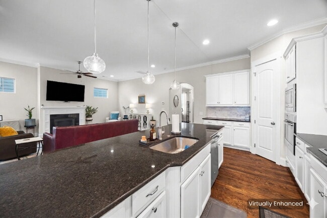 Building Photo - Fully Furnished 3BR Retreat in Riverwalk | Office + Screened Patio