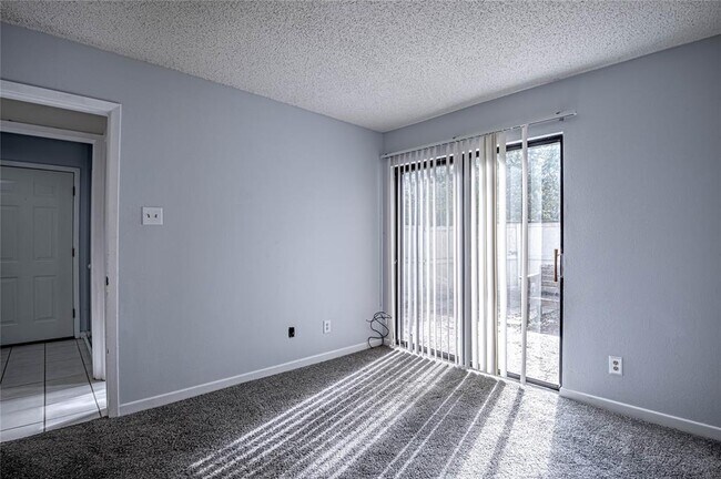 Building Photo - 24468 Country Clb Dr