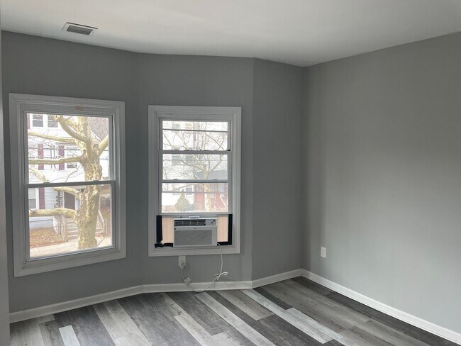 Building Photo - 687 Winchester Ave