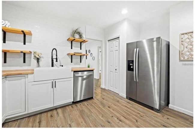 Building Photo - 508 Brooker Rd