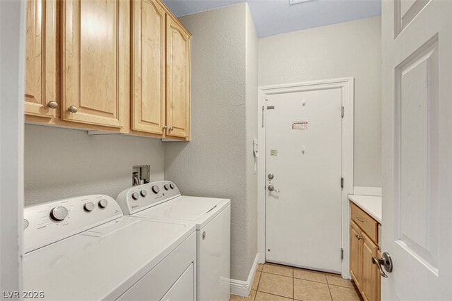 Building Photo - 2149 Sentito Cir