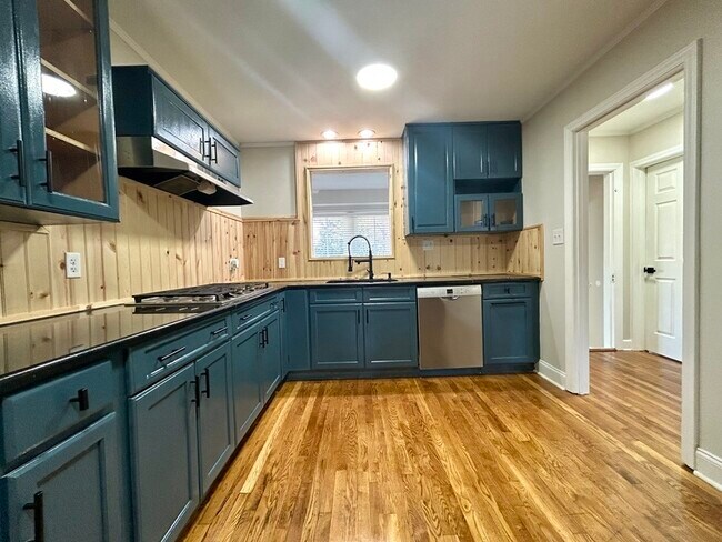 Building Photo - 900 Stanfield Dr