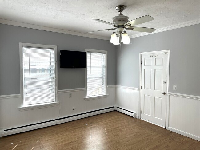 Building Photo - 396 Durfee St