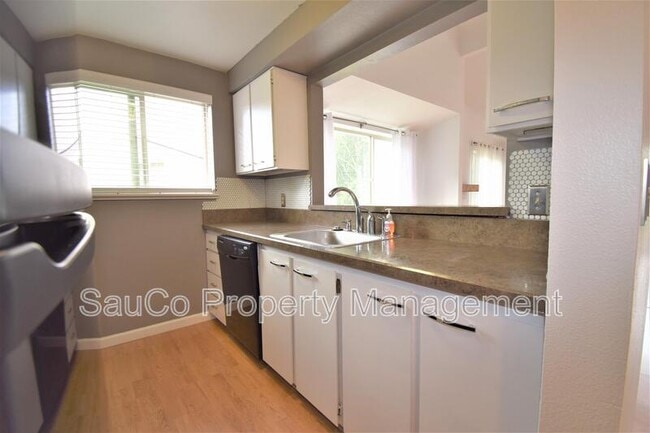 Building Photo - 9964 SW Trapper Terrace
