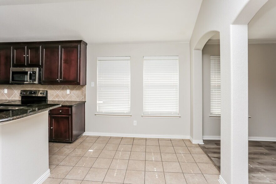 Building Photo - 7413 Errandale Dr