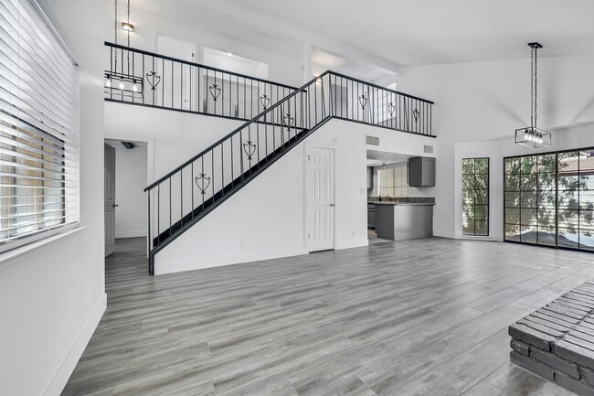 Building Photo - Beautiful home in central location
