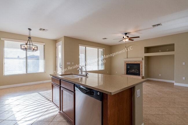 Building Photo - 799 West Camino Tunera