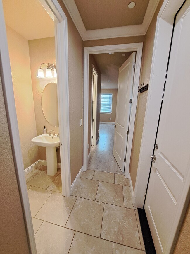 Building Photo - 677 Addison Ln