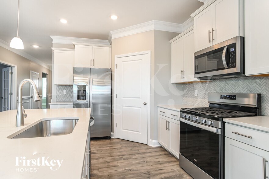 Building Photo - 126 Ari Ave