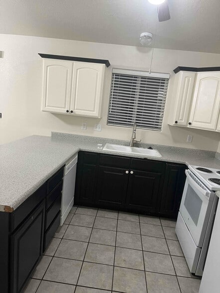 Building Photo - 2056 E Middleton Dr
