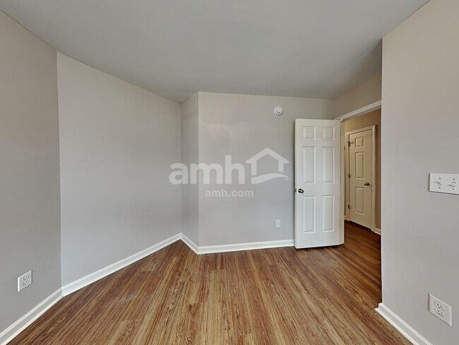 Building Photo - 209 Haywood Ln