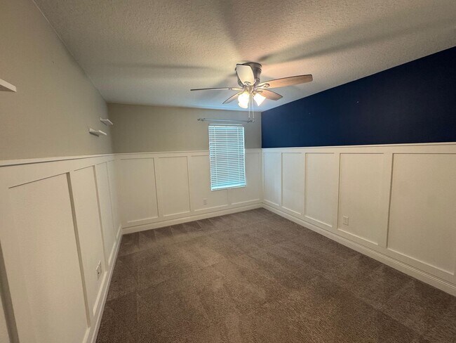 Building Photo - Spacious 5-Bedroom Riverview Home