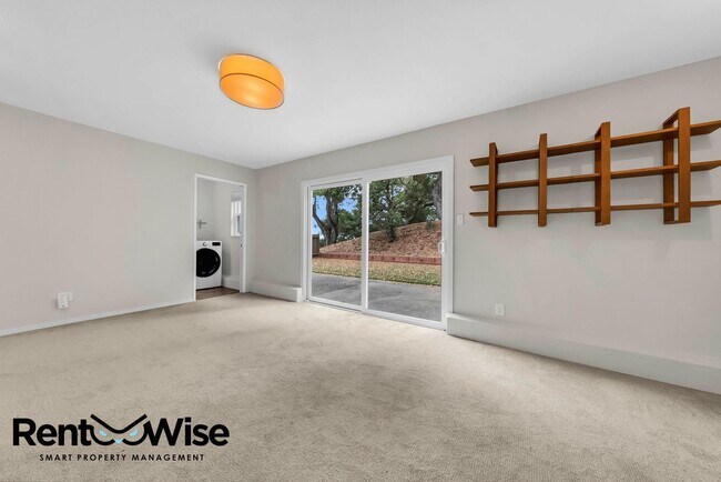 Building Photo - 315 Crestmont Dr
